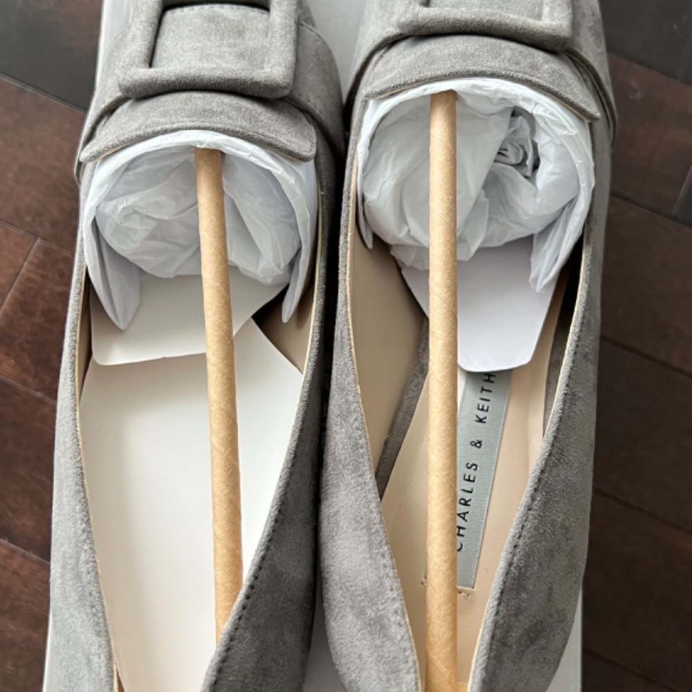 Shoes - Picture 3 of 4